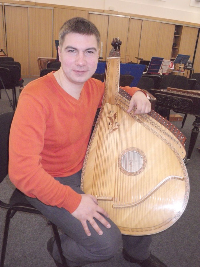 Тарас Столяр - концертмейстер групи бандур
